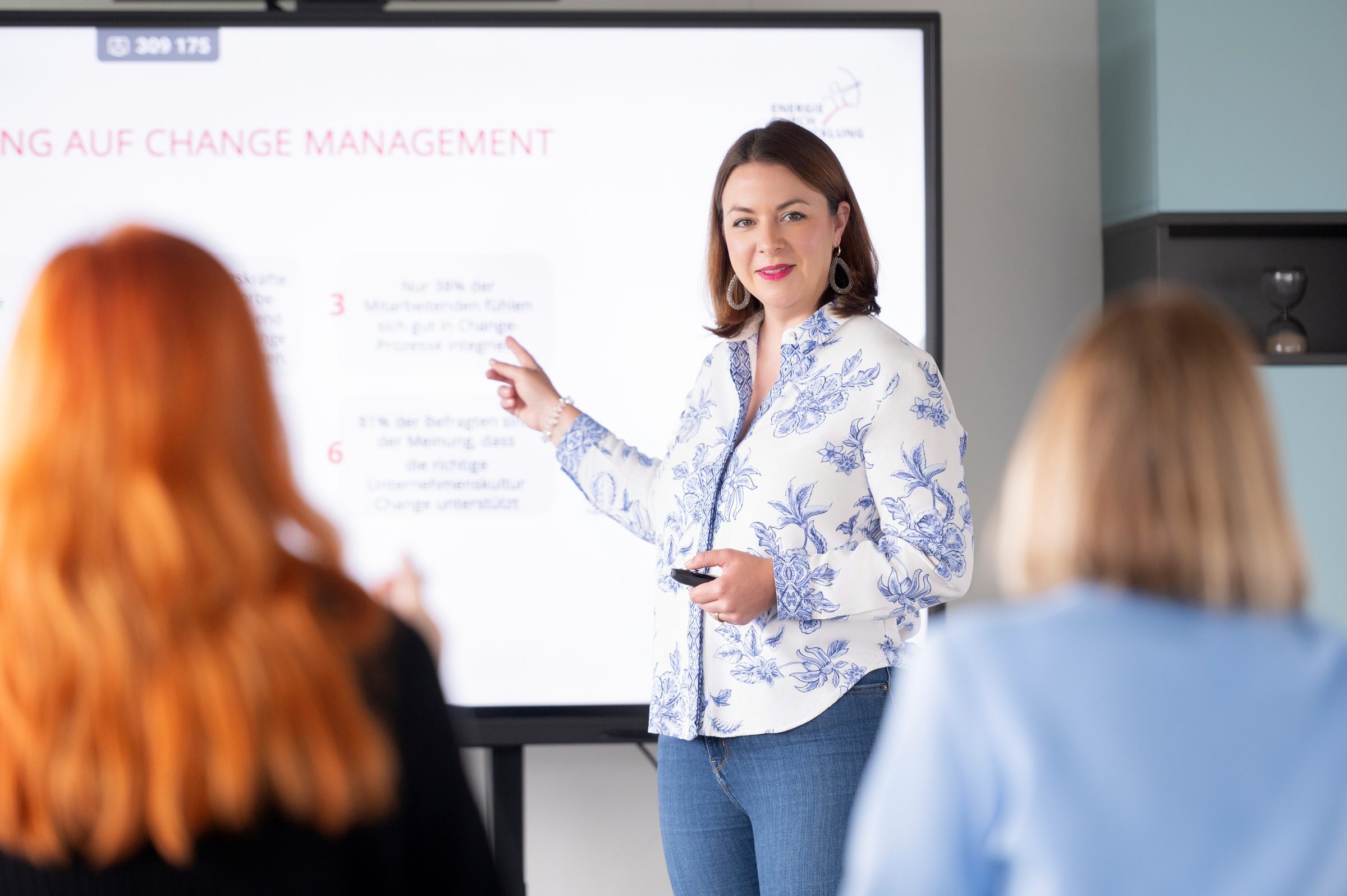 Change-Management Victoria Beckers begleitet ein Team durch einen Veränderungsprozess
